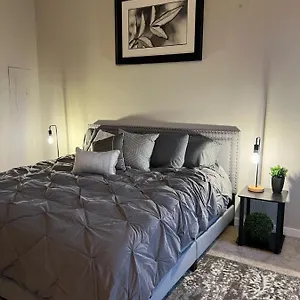 Uptown Gem Spacious With Parking-wifi-10 Min Walk To Spectrum Center Charlotte
